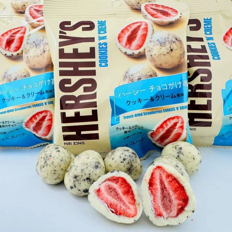 Hershey’s Freeze Dried Strawberry covered in Cookies n Cream Chocolate!!! (50g)